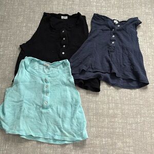 aerie bundle 
3 tank tops
size small
willing to go cheaper!!!